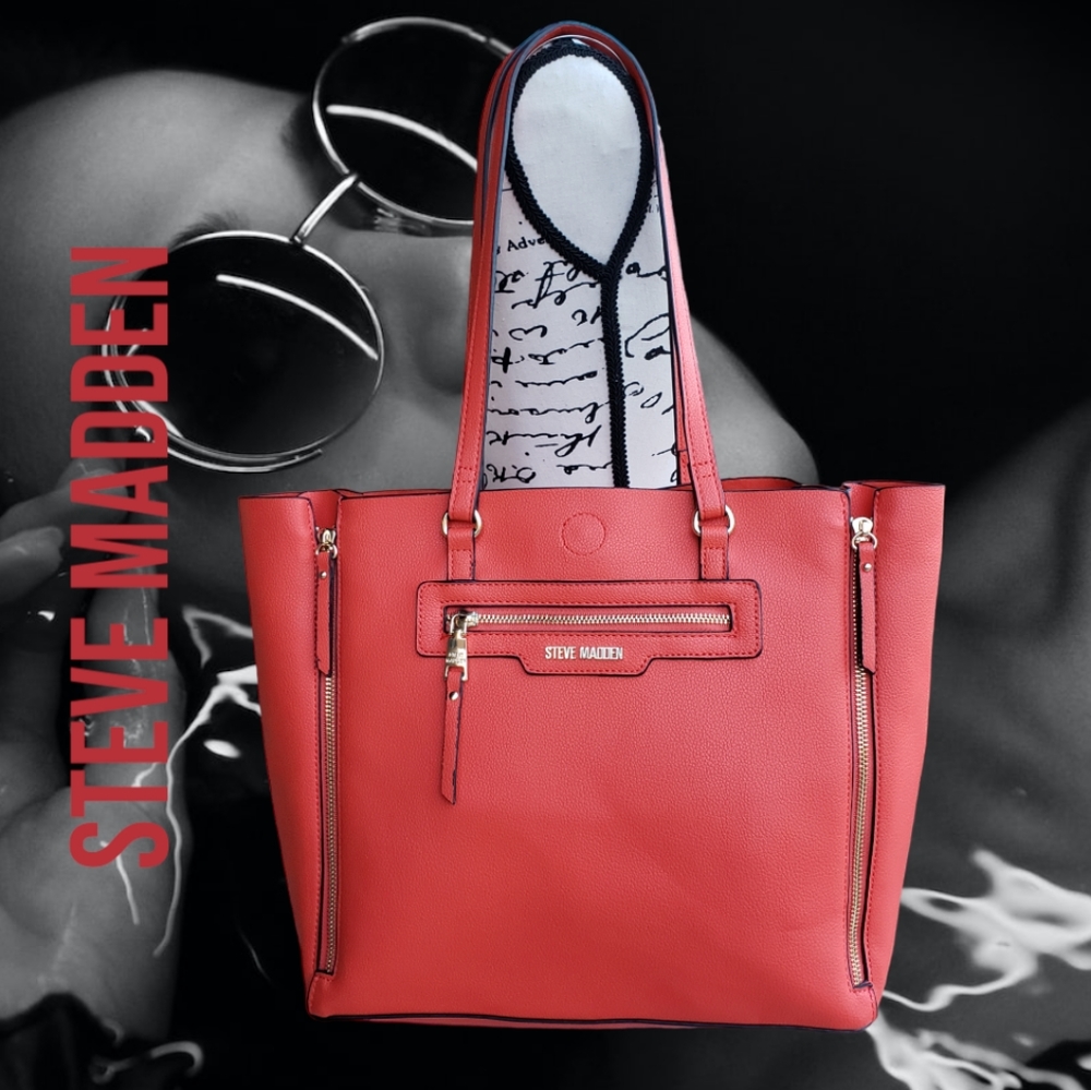 Pre-loved STEVE MADDEN EXpandable Red Tote
